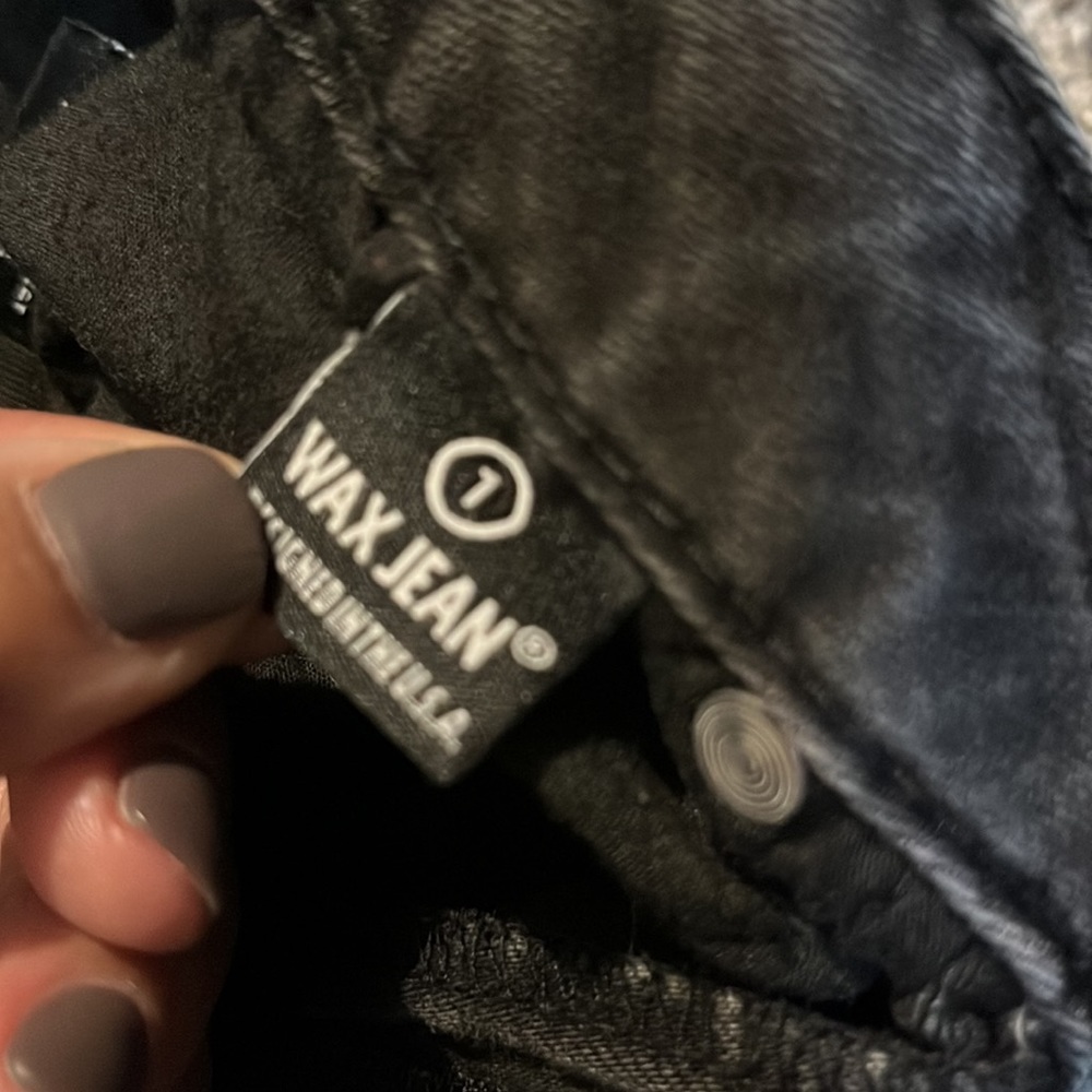 Juniors Ripped Jeans - Picture 4 of 4